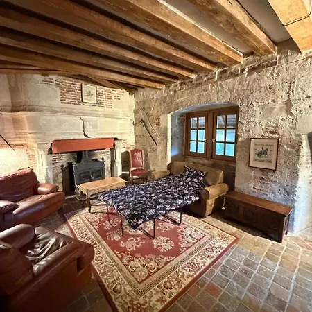 Дом отдыха Donjon De - 7 Adultes 3 Enfants - Monument Historique